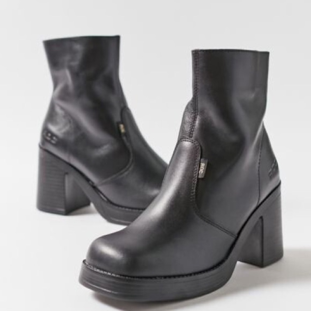 Y2k ROC BLACK LEATHER INVITO BOOTIES SZ 36/US 5.5
